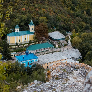 сахарна, вид с горы, монастырь